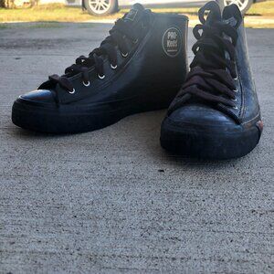 Vintage Pro-Keds in Vinyl - Woman's SZ 9